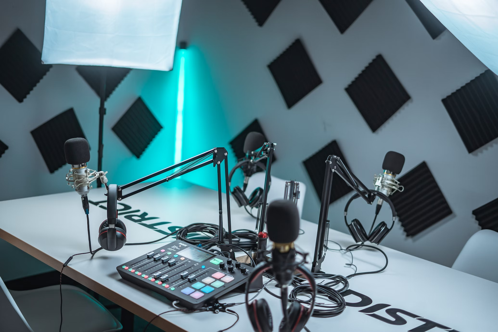 Read more about the article The Best Microphones for Your Podcast Studio